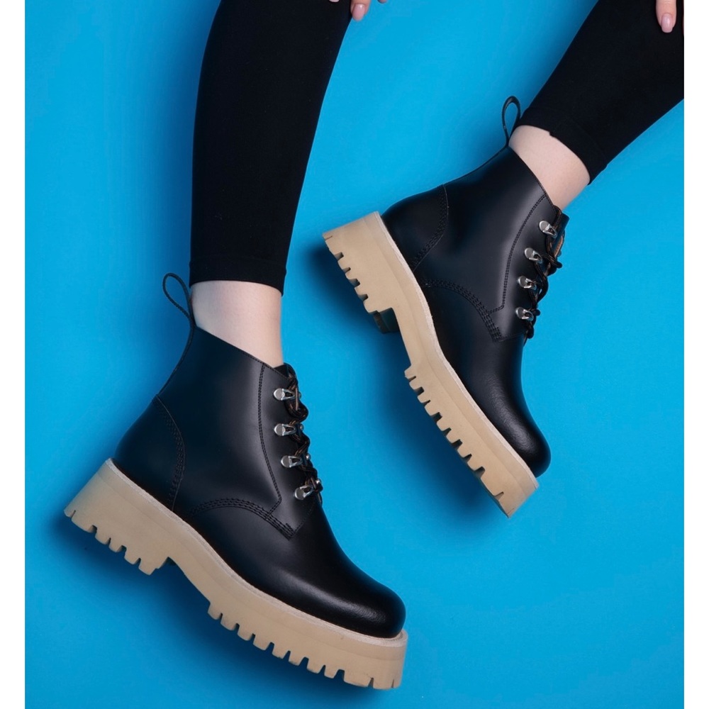 Platform boots by Duetbyme size 39